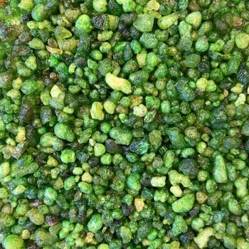 Близък план на Тамян Пайн в купа.