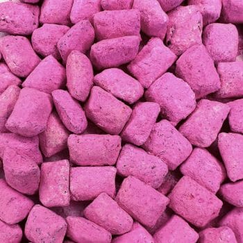 Купчина Тамян гръцка роза върху бяла повърхност.