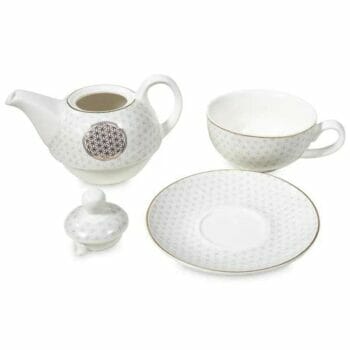 A Порцеланов мини чайник с чаша Дървото на живота, cup and saucer on a white surface.
