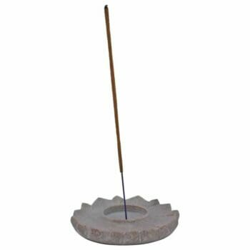 A small 2v1 Свещник и поставка за ароматни пръчици.