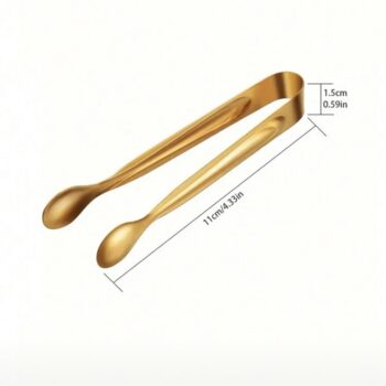 Златиста щипка за въглени и тамян с лъжицирани краища, размер 11 см х 1,5 см, изложена на бял фон.