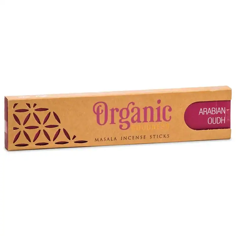 Правоъгълна кутия от Organic Goodness с ръчно изработени ароматни пръчици – арабски оуд, с изрязан геометричен мотив отстрани.